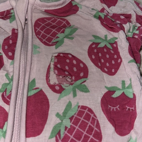 Little sleepies 3-6 strawberry zippy - Picture 2 of 4